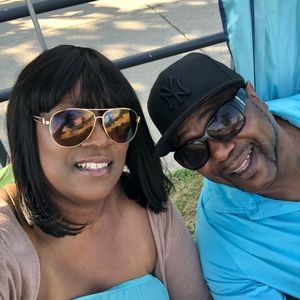 Meet your Posher, Lora